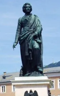 モーツァルトの銅像　